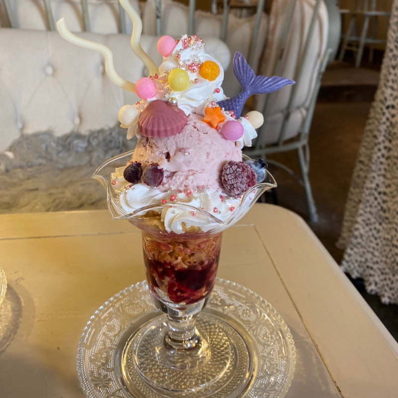 人魚の島のカラフルカフェ　ピンク(cafe Cherish （カフェ チェリッシュ）)