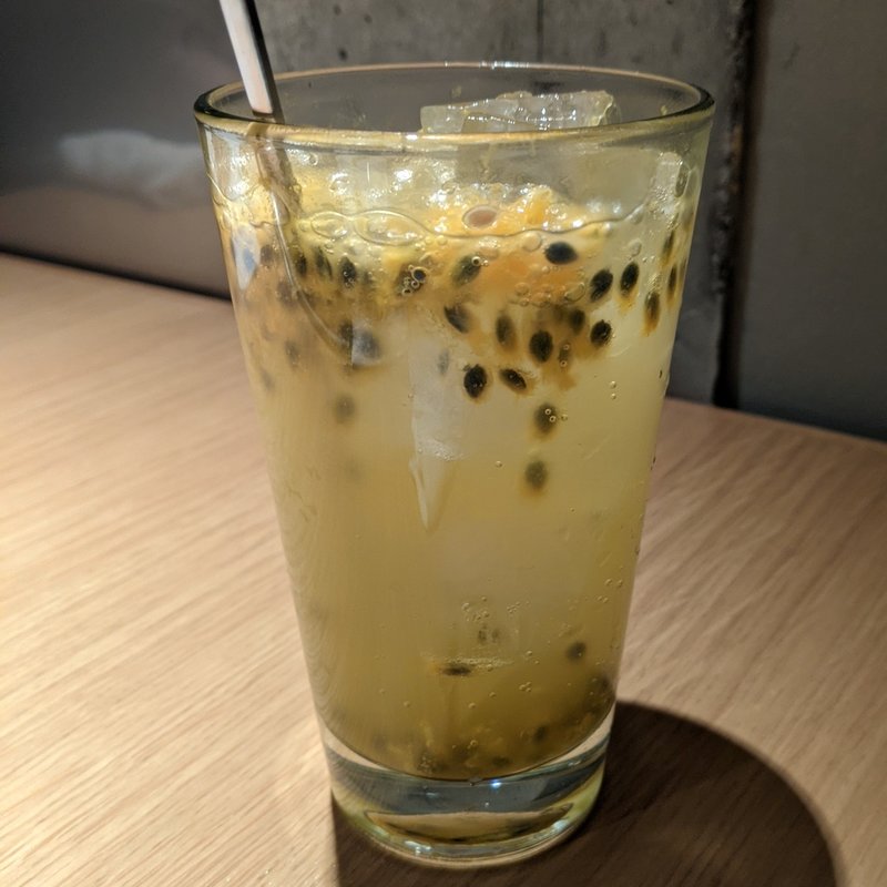 国産無農薬パッションフルーツサワー(ビーフキッチン 恵比寿店)