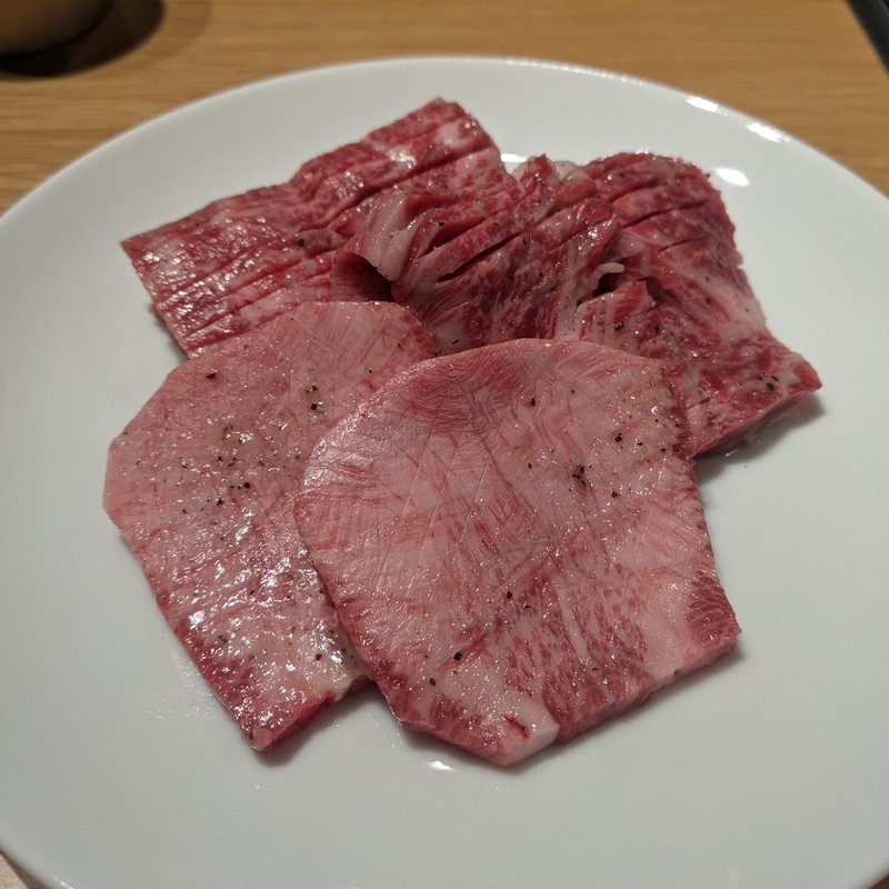 上タン、特選はらみ(ビーフキッチン 恵比寿店)