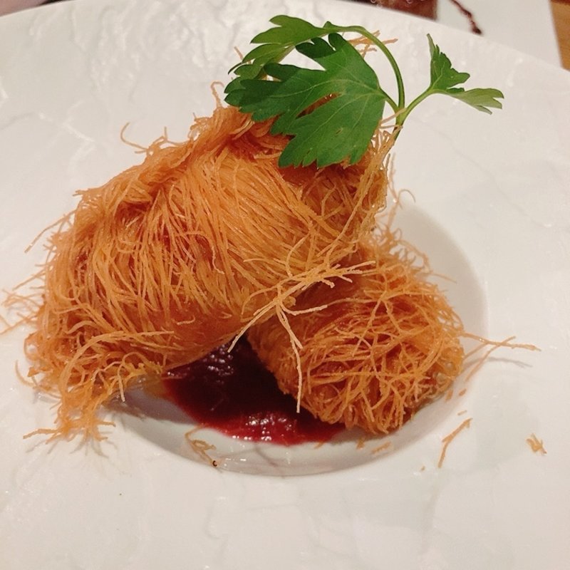 サクサク　ホタテのカダイフ揚げ　ビーツのソースで(ALL500円フレンチhajime)