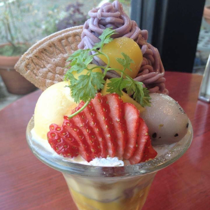 紫芋のモンブラン風パフェ(カフェドラパン)