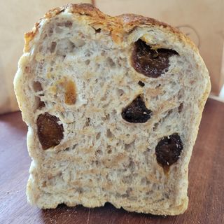あんずの食パン 半斤(KIBIYAベーカリー)