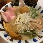 こくまろ全部のせラーメン(七志 大倉山店)