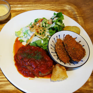 牡蠣フライ＆ハンバーグ(いっかく食堂 六本松店)