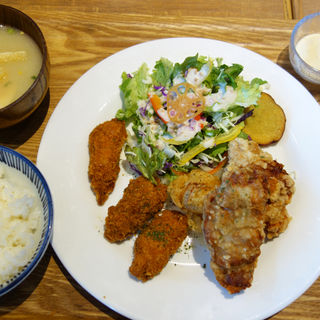 牡蠣フライ＆唐揚げ(いっかく食堂 六本松店)