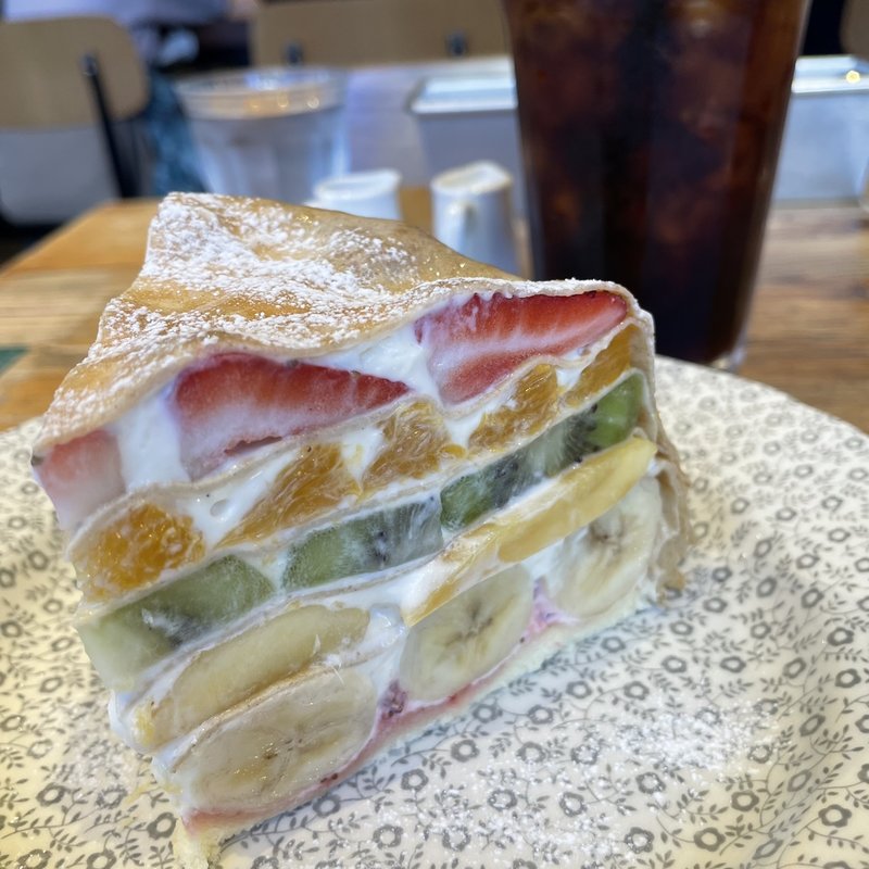 フルーツフルーツミルクレープ(アフタヌーンティー・ラブアンドテーブル 表参道)