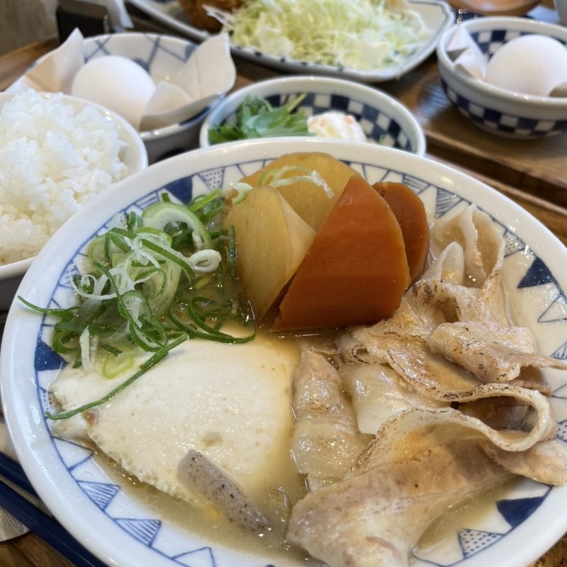 ごろごろ野菜のごちそう豚汁定食(ごちとん 渋谷新南口店)