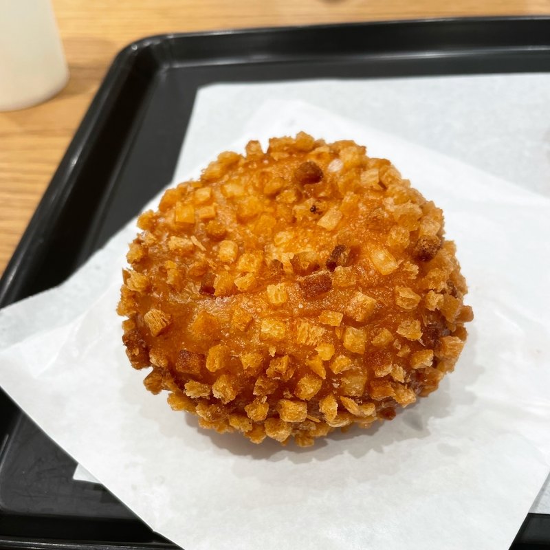 クリームチーズと完熟トマトのカレーパン(ベルベ 大手町ビル店)