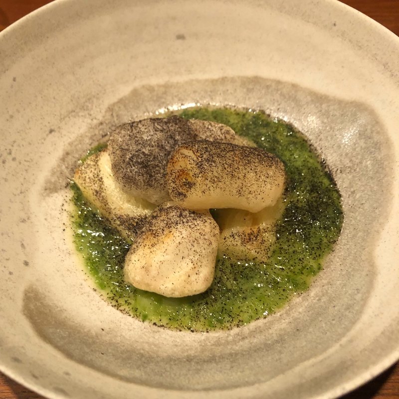 海老芋と下仁田ネギのフリット 生海苔のソース(umbilical)