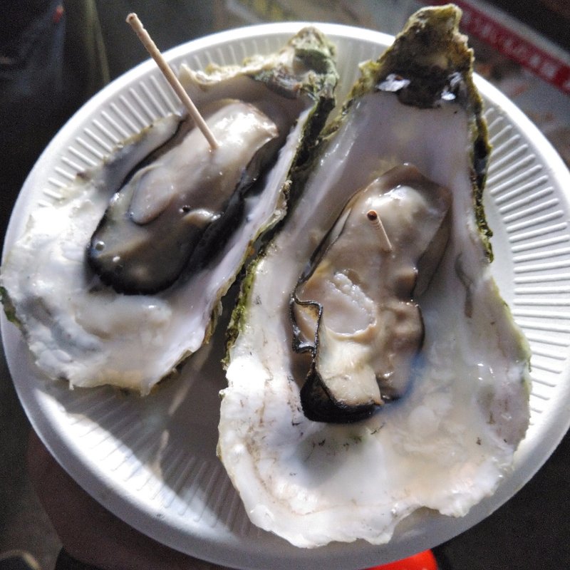 特大牡蠣蒸焼き(三陸うまいもの本舗 あさひ堂)