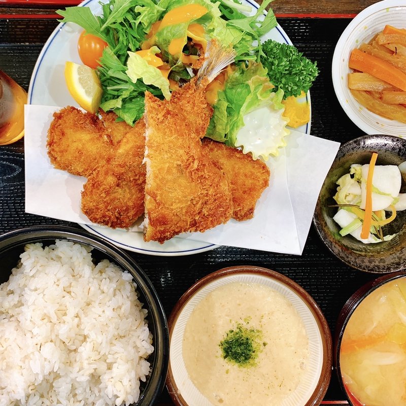 アジフライとイカフライ(まる信 食堂 )