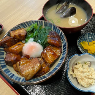 豚角煮丼(大船海鮮食堂 魚福)