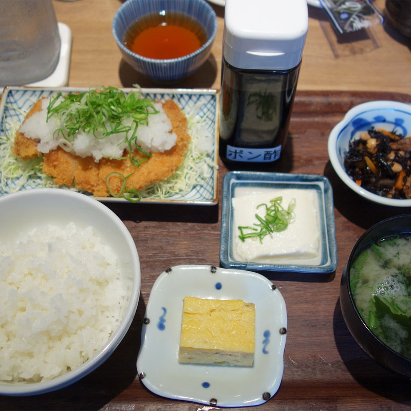 【平日限定】お昼のサービスランチ(天神 わっぱ定食堂)