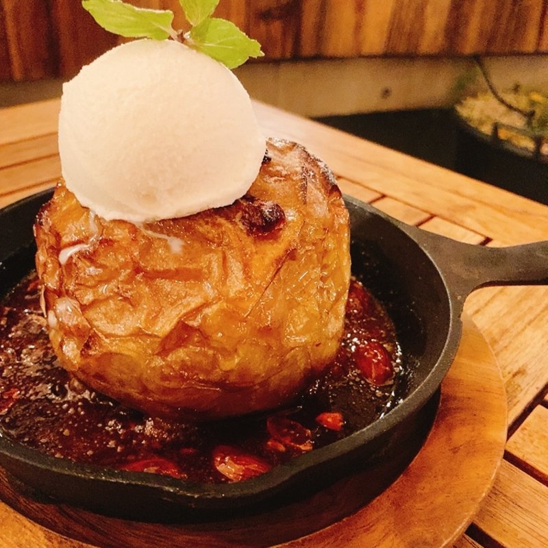 まるごと焼きりんごのミルクジェラート(grill and deli LAVE)