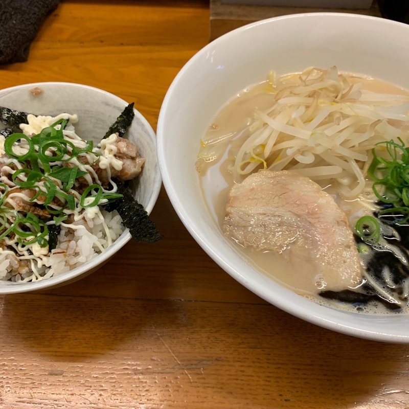 塩とんこつ黒ニンニクラーメンと豚めしセット(麺屋一)