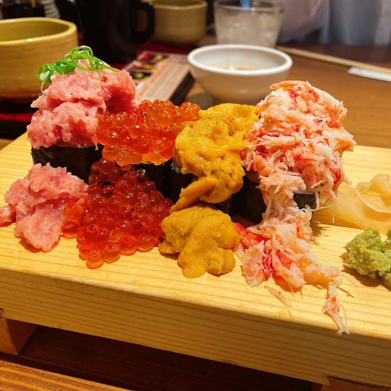 特選のっけこぼれ寿司(酒と肉天ぷら 勝天)