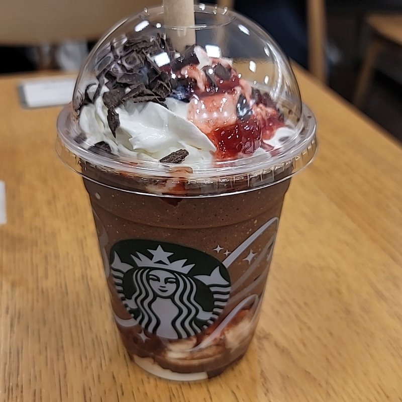 チョコレート ストロベリー フェスティブ フラペチーノ

(スターバックス)