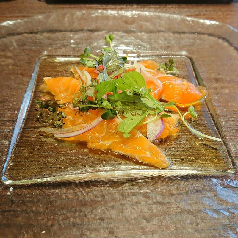 信州サーモンのカルパッチョ ベビーリーフサラダとヴィネグレット(ラ・メゾン センター北店)