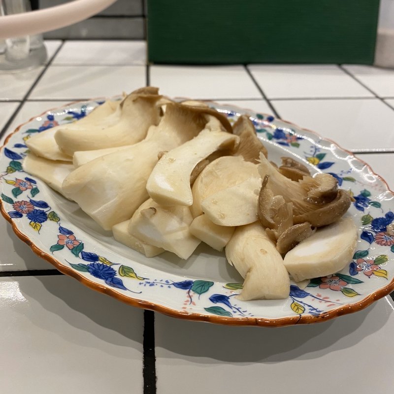 無限キノコ最強のエリンギ(手もみたれ焼肉原価酒場 世界一暇な焼肉屋Ciccio byなんてこった研究所 御器所店)