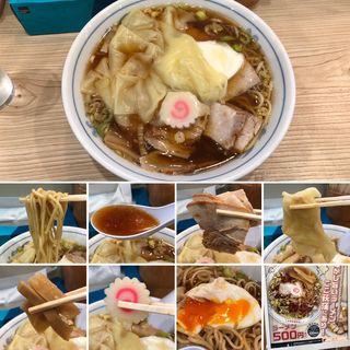 ワンタンチャーシューメンに玉子(ら～めん髙尾（らーめん高尾）)