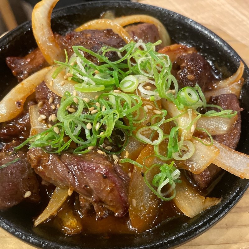 牛ハラミ鉄板焼き(酒ト肴 さしすせそ お初天神店 )