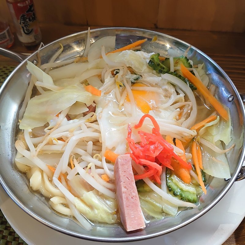 日替わりランチ(たっぷり野菜の沖縄そば鍋焼風)(がなはん 善)