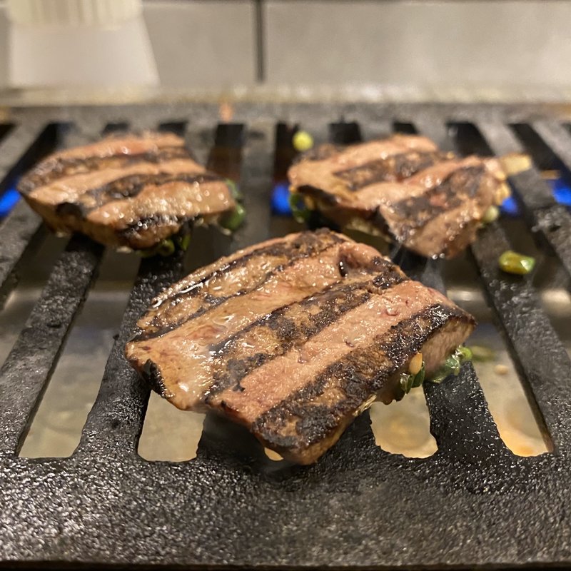 近江牛特選レバー(手もみたれ焼肉原価酒場 世界一暇な焼肉屋Ciccio byなんてこった研究所 御器所店)