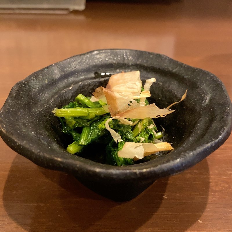 お通し(春菊のお浸し)(居酒屋 徳ちゃん )