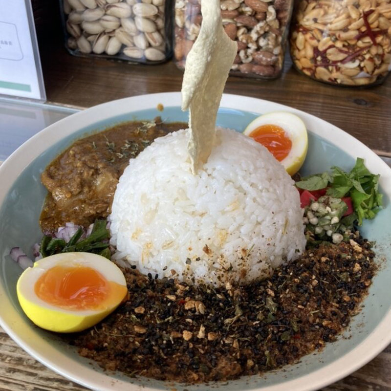 2種あいがけカレー(スパイス煮卵)(スタンド緑橋)