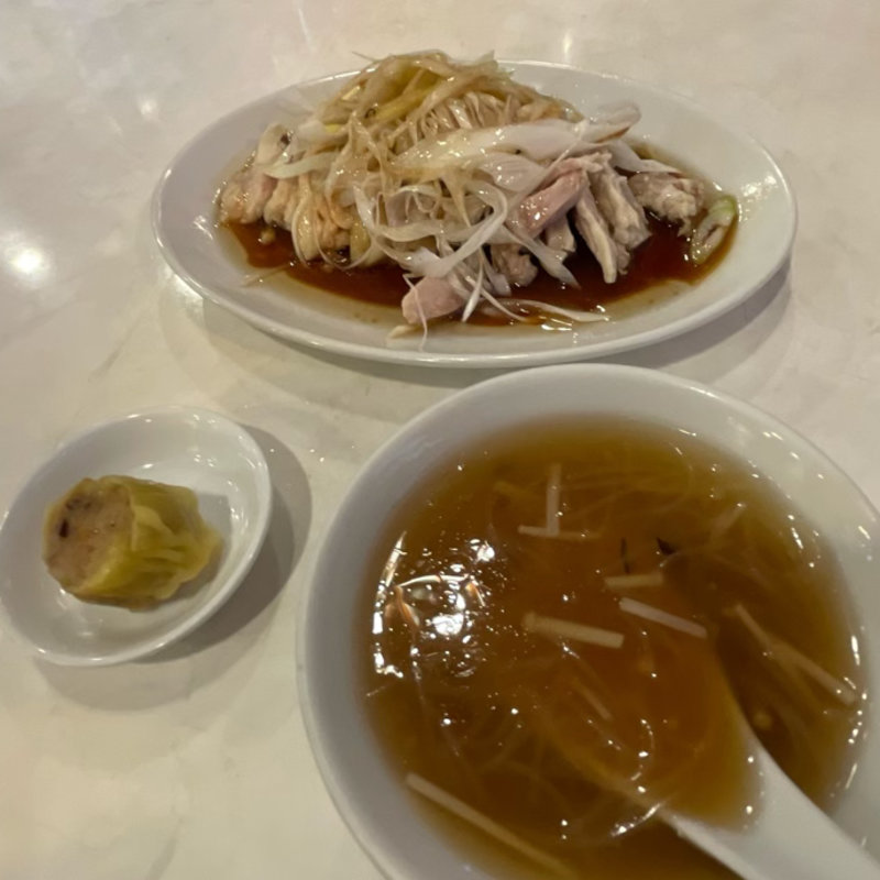 蒸し鶏とレタス炒飯(美心酒家)