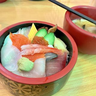 ちらし海鮮丼(寺泊中央水産まるなか)