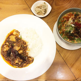 麻婆豆腐かけご飯と一口坦々麺セット(雲林坊)