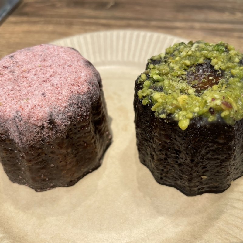 カヌレ（フレーズ、ピスタチオ）(キッチンアンドマーケット)