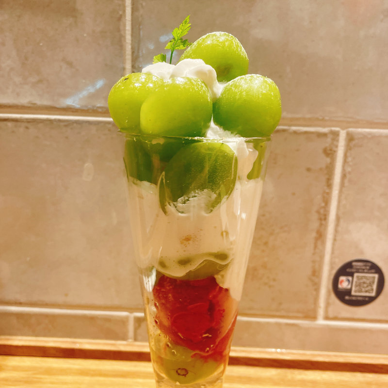 シャインマスカットパフェ(マルトメ･ザ･ジューサリー （Marutome the Juicery）)