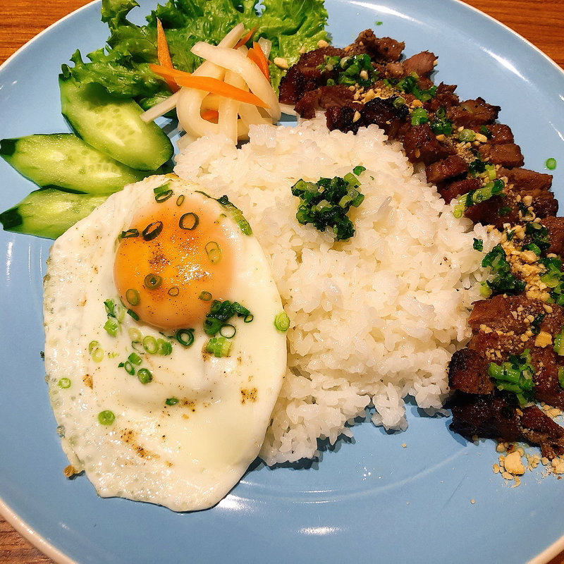 焼き玉子と焼肉ライス(saigon 究)