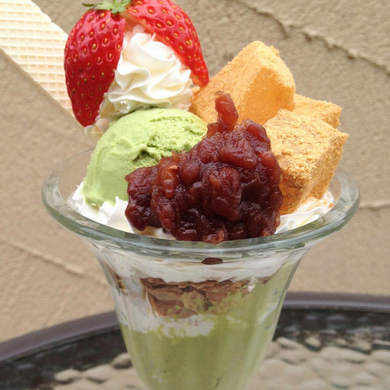 抹茶と蕨餅のパフェ(カフェドラパン)
