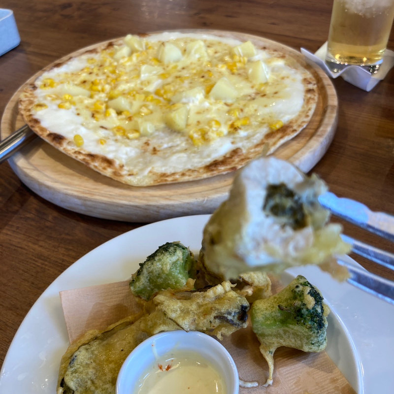 牡蠣とブロッコリーのフリット(オリーブの丘 多摩ニュータウン店 )