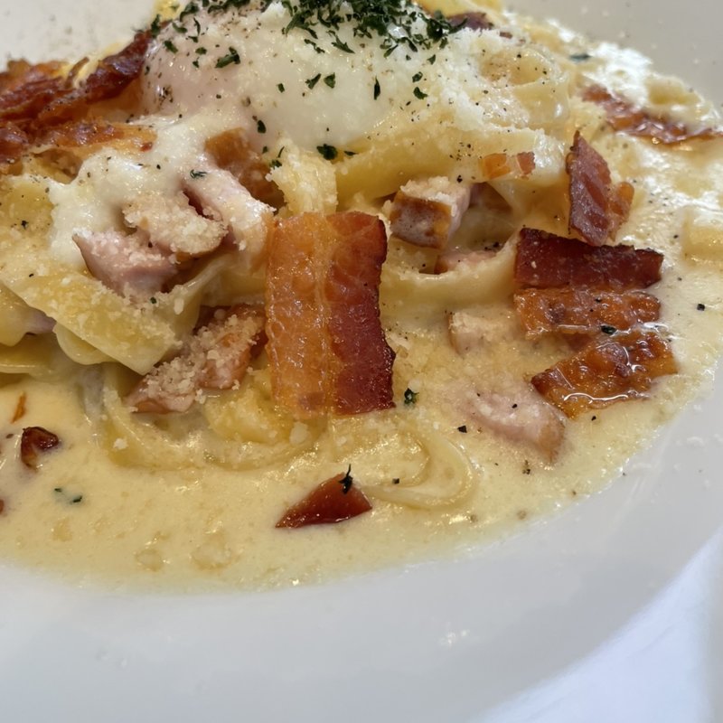 ベーコンと温泉玉子のフィトチーネ(萌木の村 ROCK)