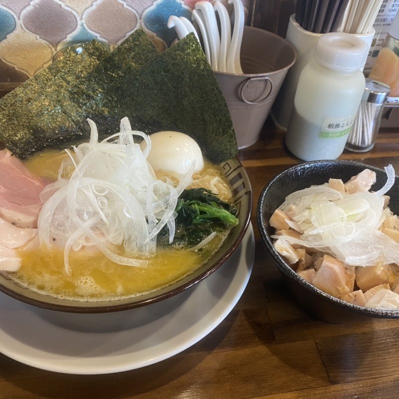 鶏コテらぁ麺　特製醤油　コロコロチャーシューご飯(らぁ麺 しろがね )