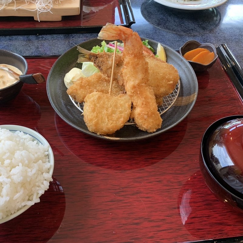 ミックスフライ定食(生粋なお食事処 潮彩)