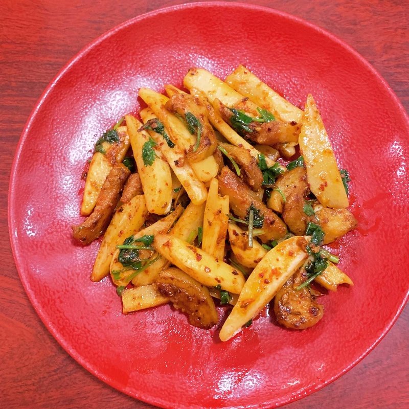 ハヤトウリと豚トロ炒め(プルジャダイニング)