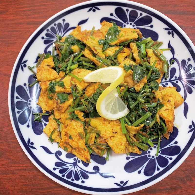 パクチーと卵炒め(プルジャダイニング)