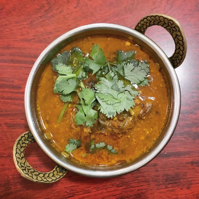 ニジマスカレー(プルジャダイニング)