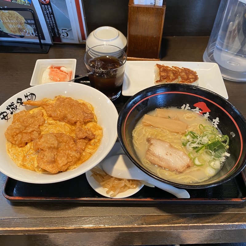 Zランチ餃子付き(小北京飯、スガキヤ風ラーメン、餃子、杏仁豆腐、アイスコーヒー)(北京本店 )