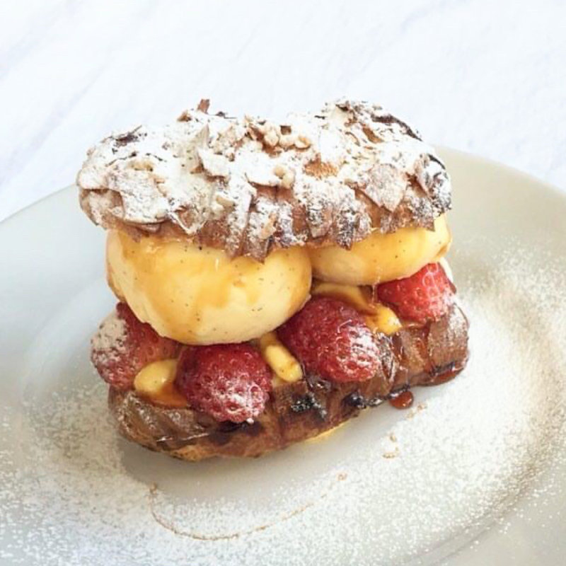 苺とバニラアイスクリームのシューサンド(GARDEN HOUSE Shinjuku （ガーデンハウス シンジュク）)