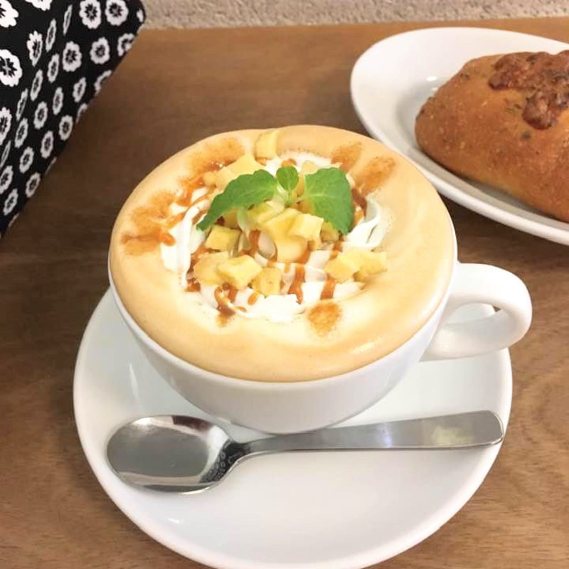 アップルキャラメルラテ(パンとエスプレッソと)