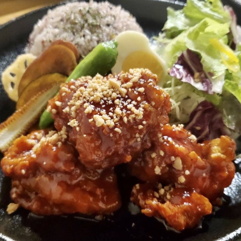 ヤンニョムチキンライス(チキンの品格)