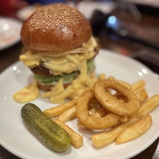 ロースカツバーガーw/チーズマカロニ(ブラザーズ 人形町本店 （BROZERS'）)