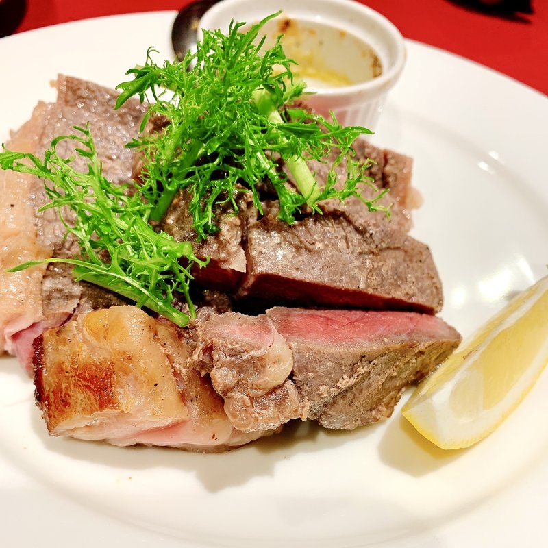 牛ロースの釜焼きビステッカ〜ガーリックバターソース〜(パスタフローラ 東京オペラシティ店)