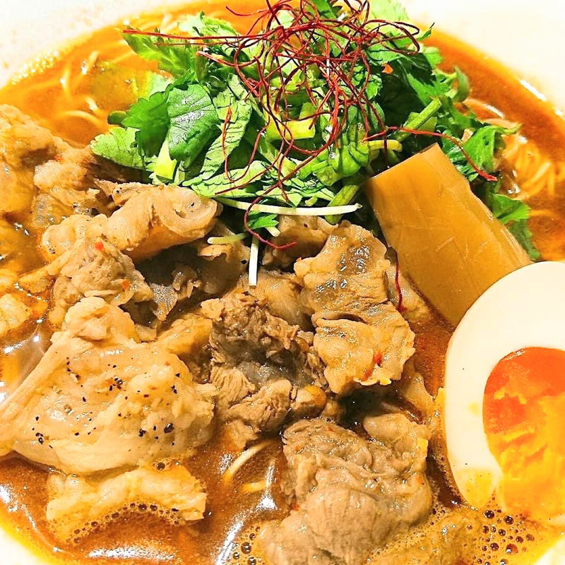 牛すじ煮込みラーメン(Tonari)